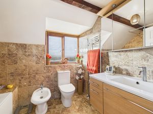 En-Suite- click for photo gallery